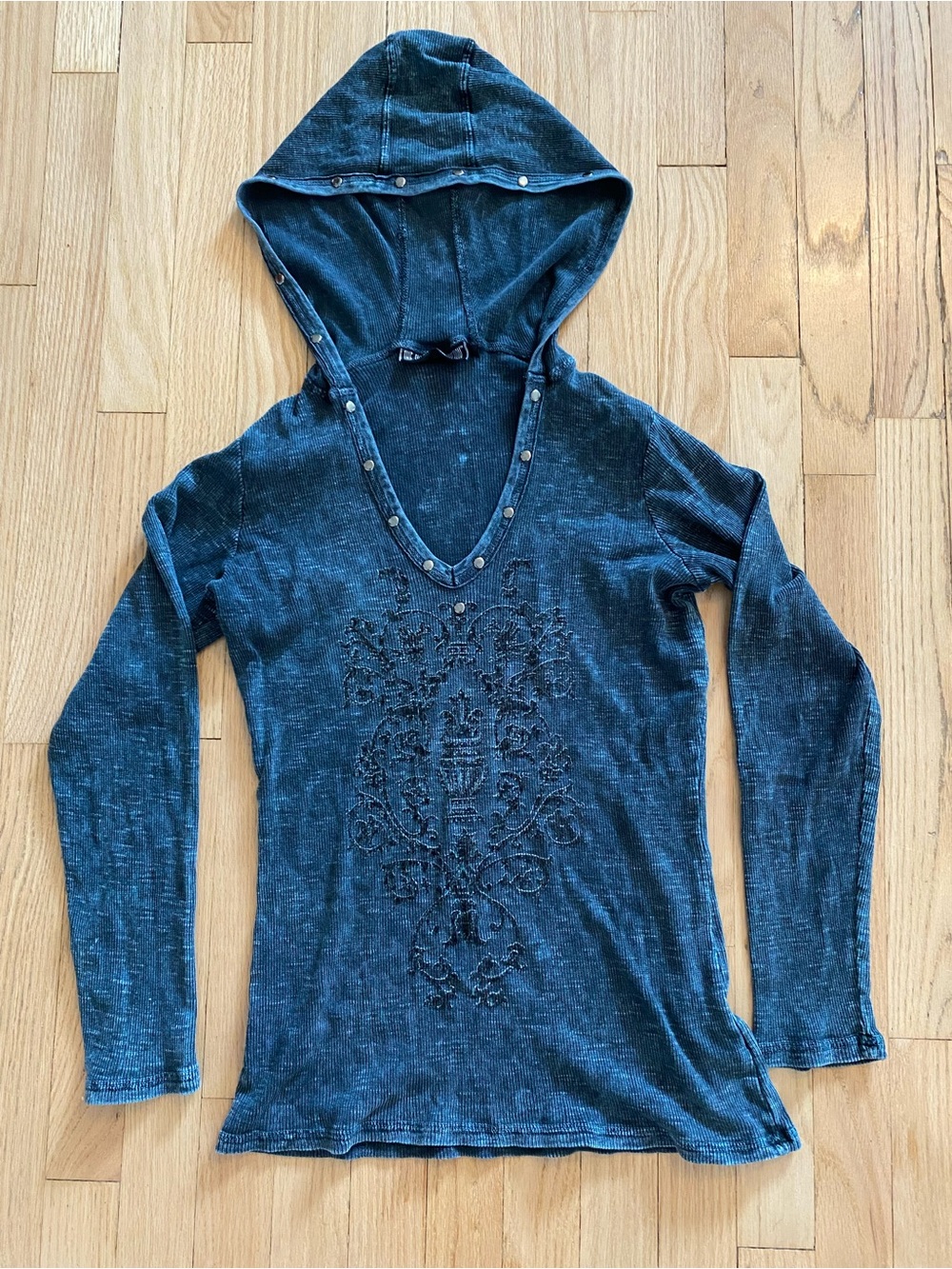The Pyramid Collection Whimsigoth Ribbed Studded Deep V-Neck Hoodie Top in Teal